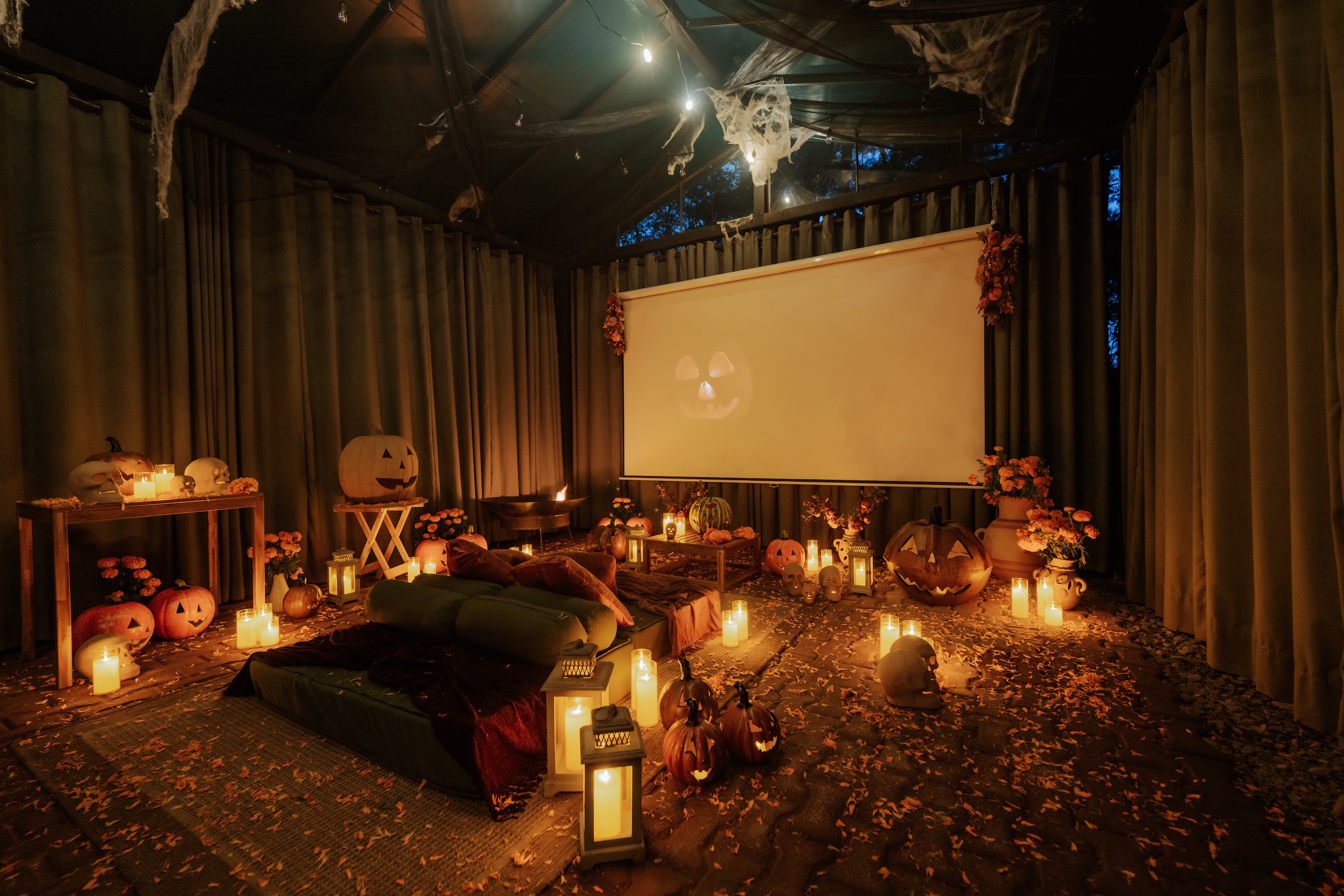 Cine en el bosque embrujado de Wander Cabins valle de Bravo