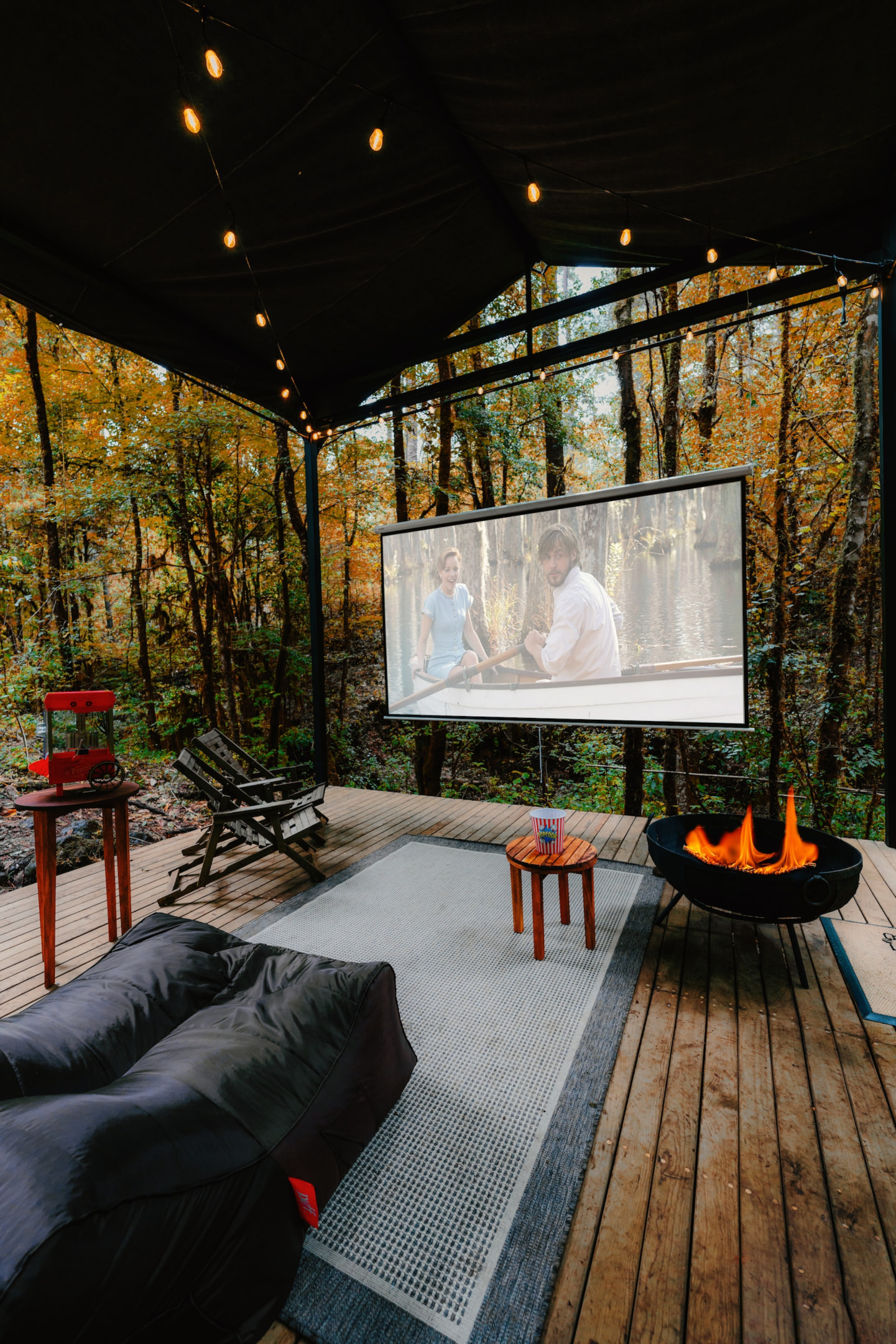 Sumérgete en el Lujo Natural: Cabañas con jacuzzi y cine bajo las estrellas