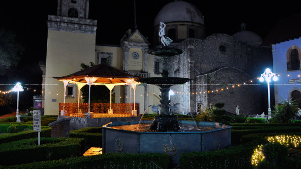 Recorrido por el Pueblo Mineral del Chico (Noche)